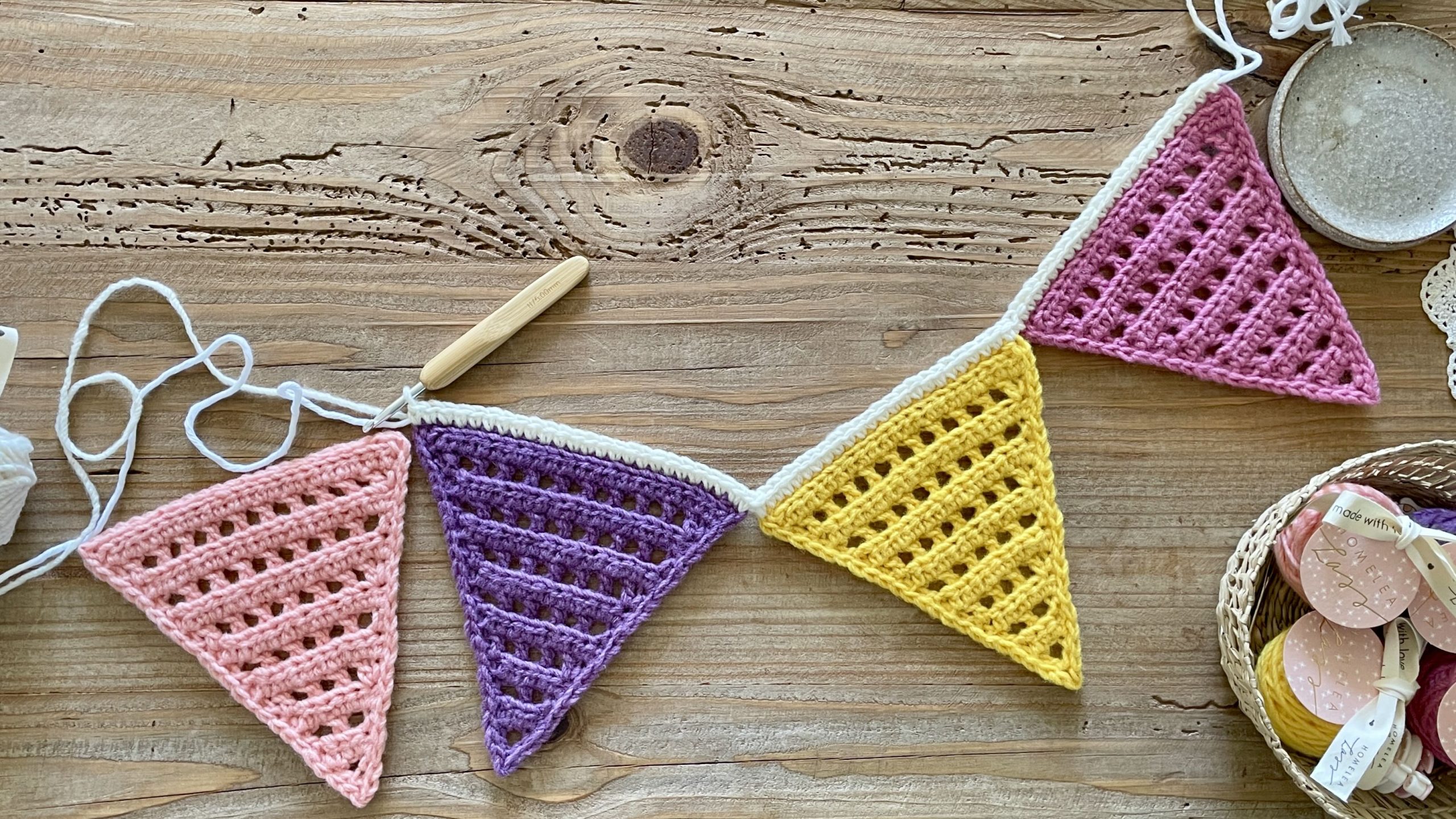 Party Bunting: 2025 advent pattern (left handed)