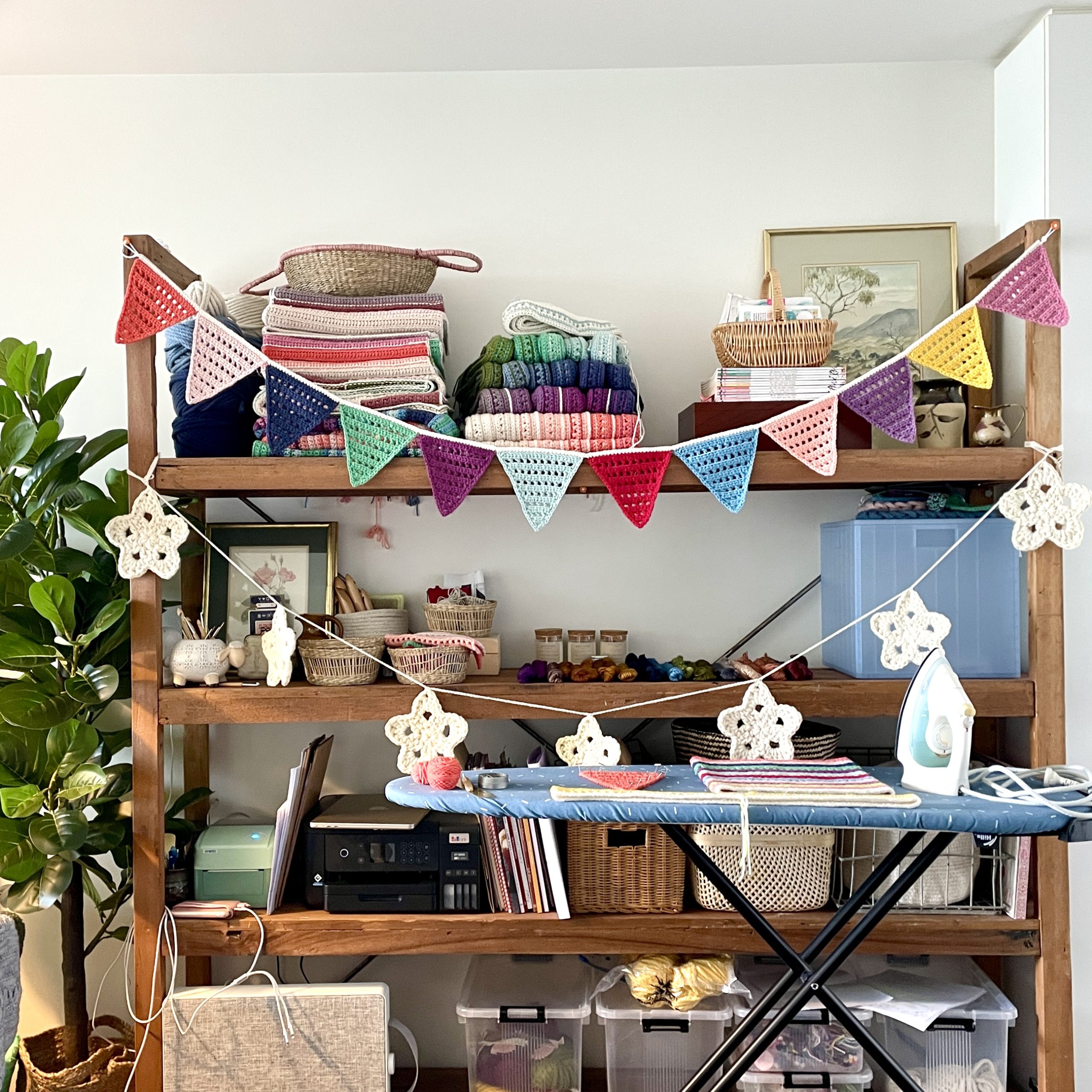 Party Bunting: 2025 advent pattern (right handed)